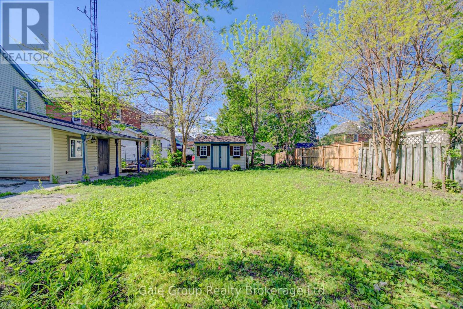 203 Talbot Street S Property Photo 44