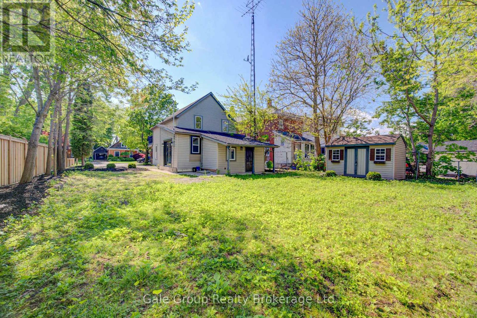 203 Talbot Street S Property Photo 45