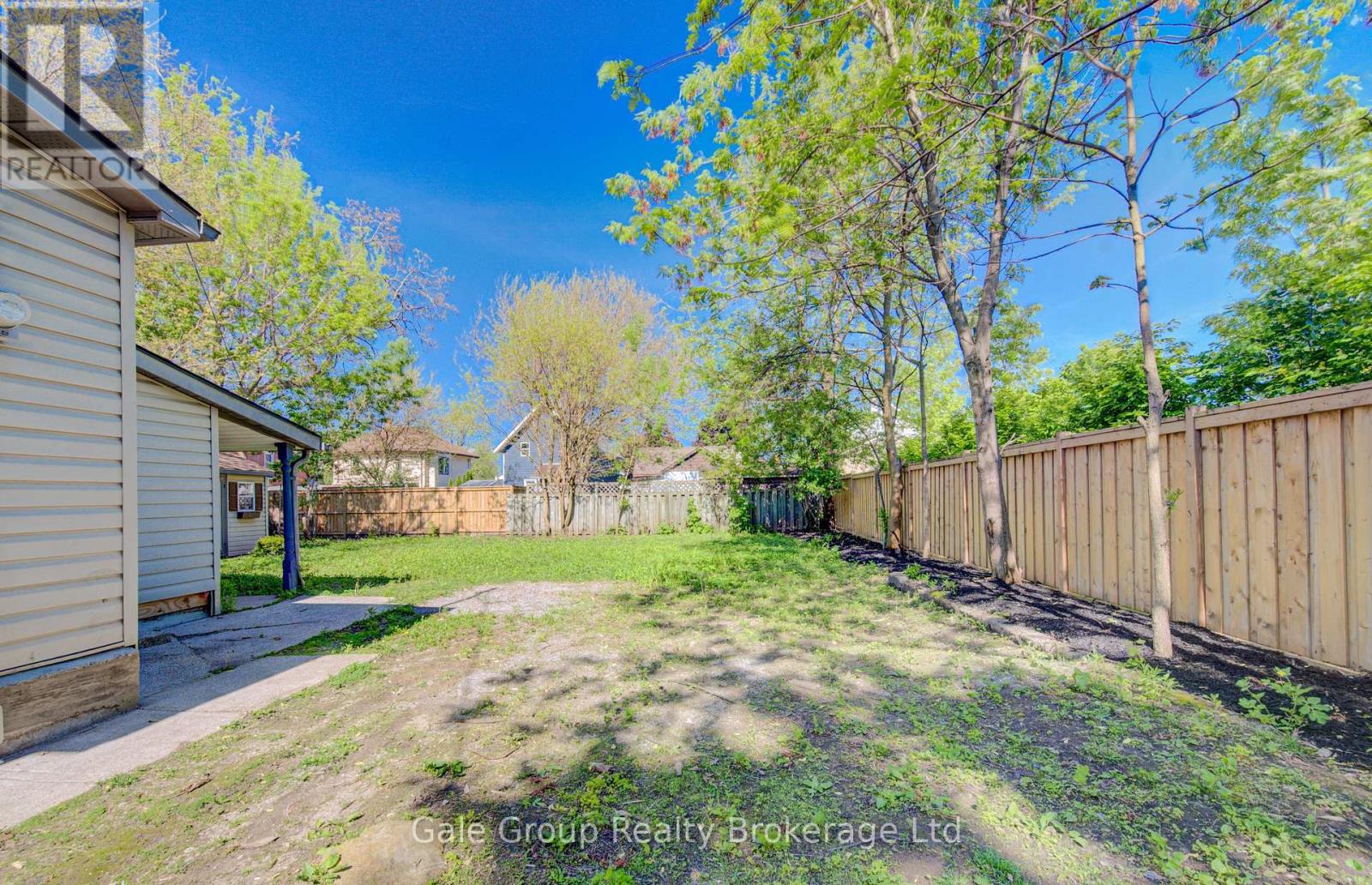 203 Talbot Street S Property Photo 50