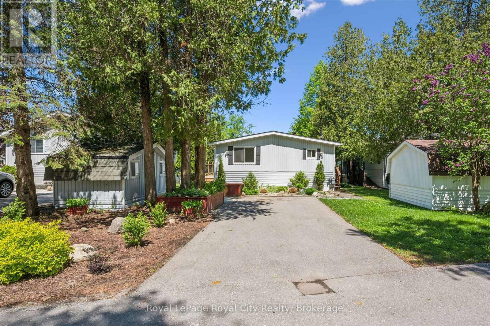 9 BUSH LANE Property Photo 1