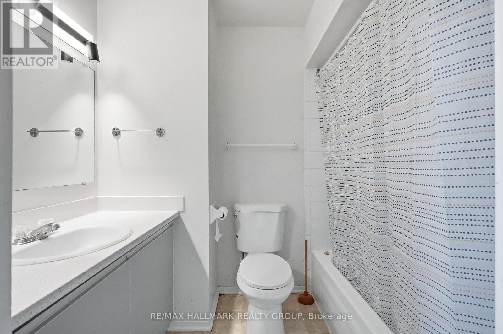 412 - 270 Brittany Drive Property Photo 16