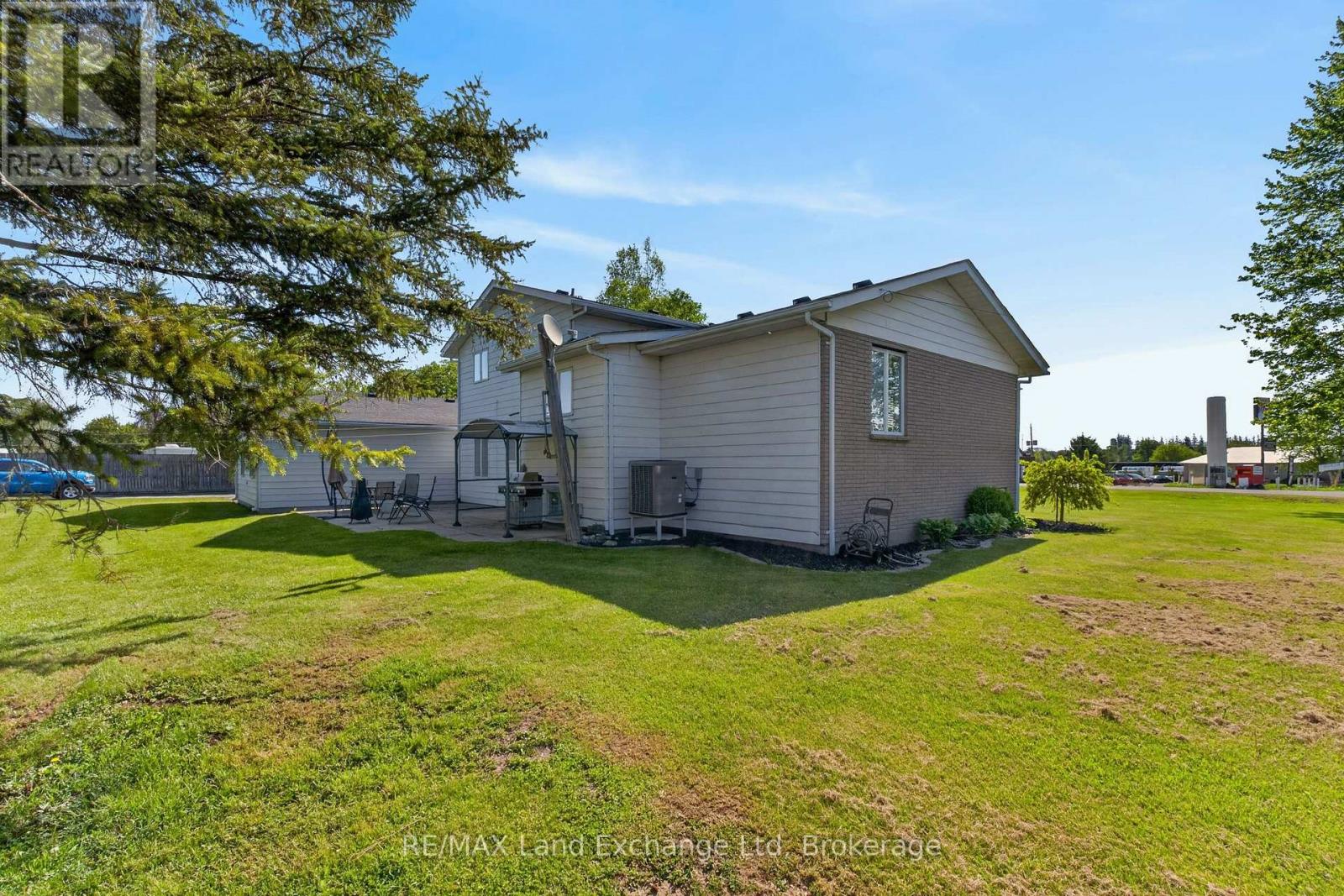 696 Josephine Street N Property Photo 5