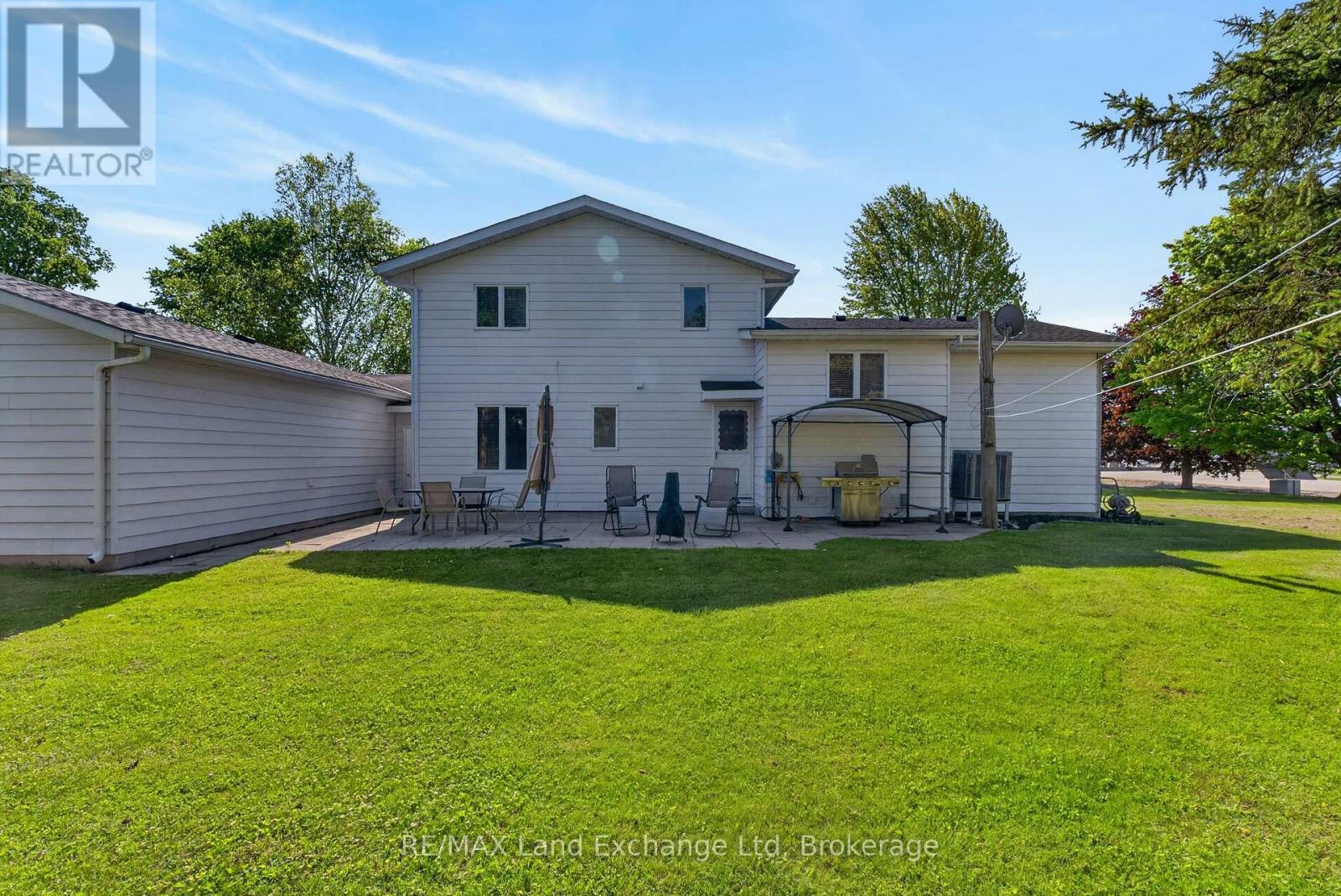 696 Josephine Street N Property Photo 6
