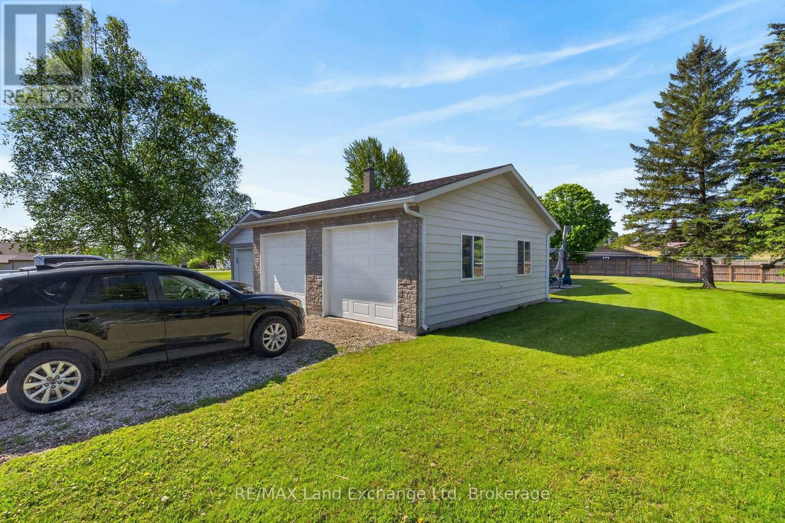 696 Josephine Street N Property Photo 7