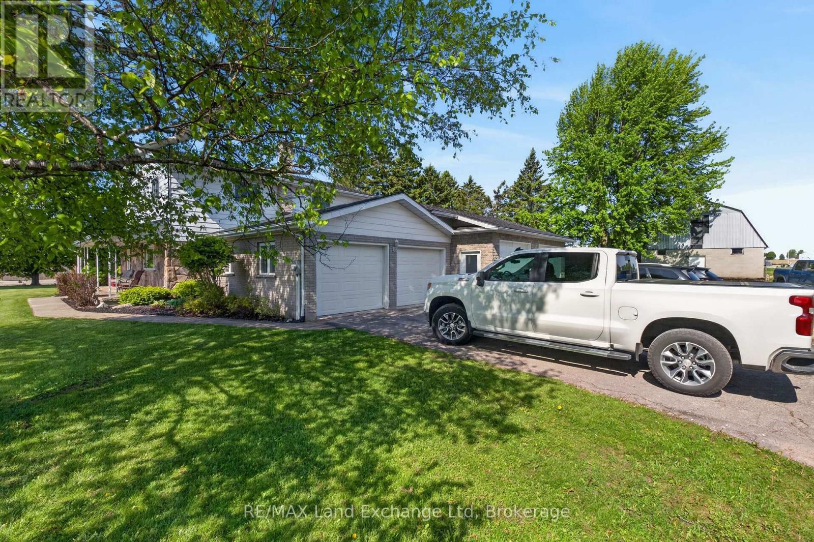 696 Josephine Street N Property Photo 8