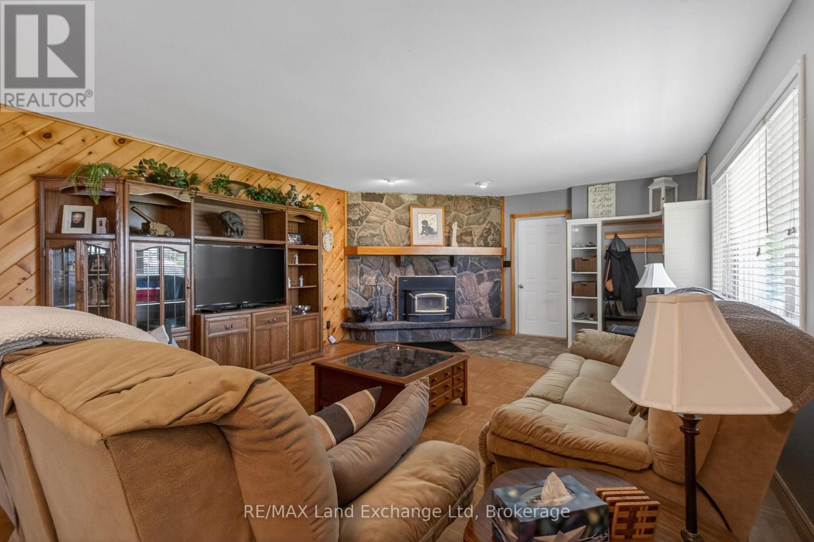 696 Josephine Street N Property Photo 10
