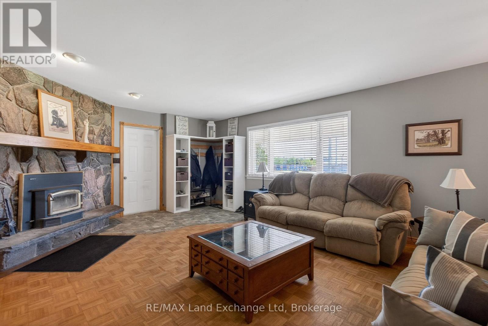 696 Josephine Street N Property Photo 11