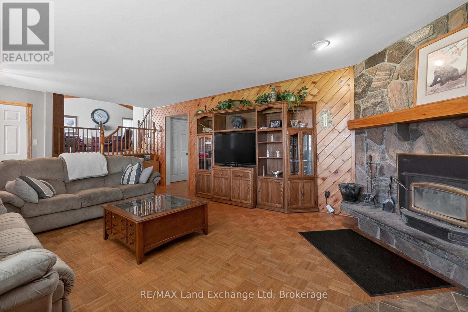 696 Josephine Street N Property Photo 14