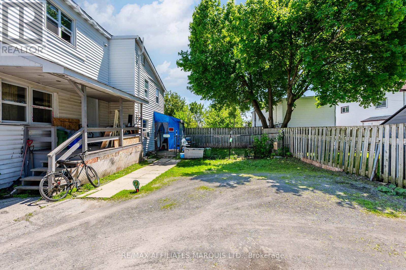 225 Louisa Street Property Photo 8