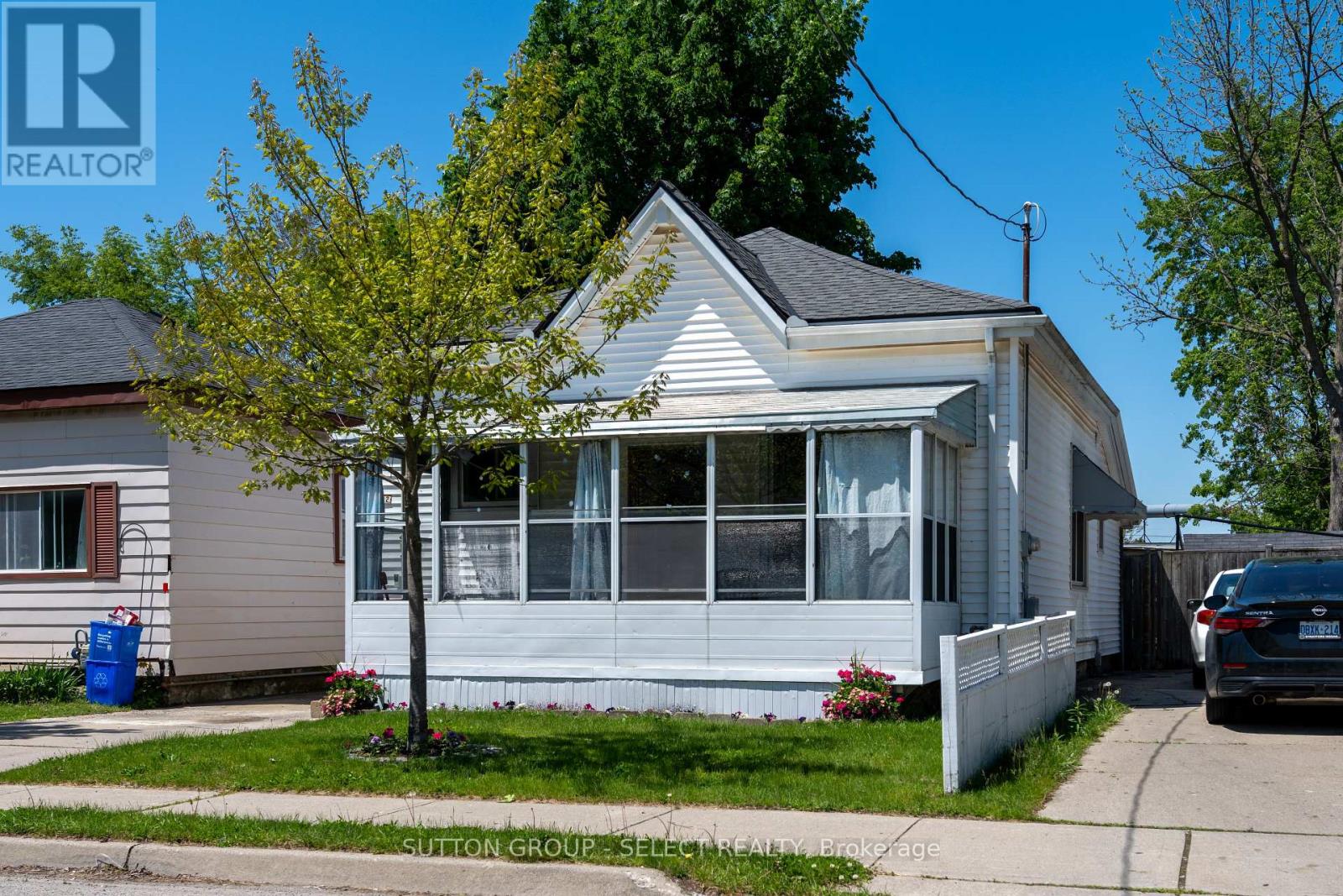 582 Hill Street Property Photo 1