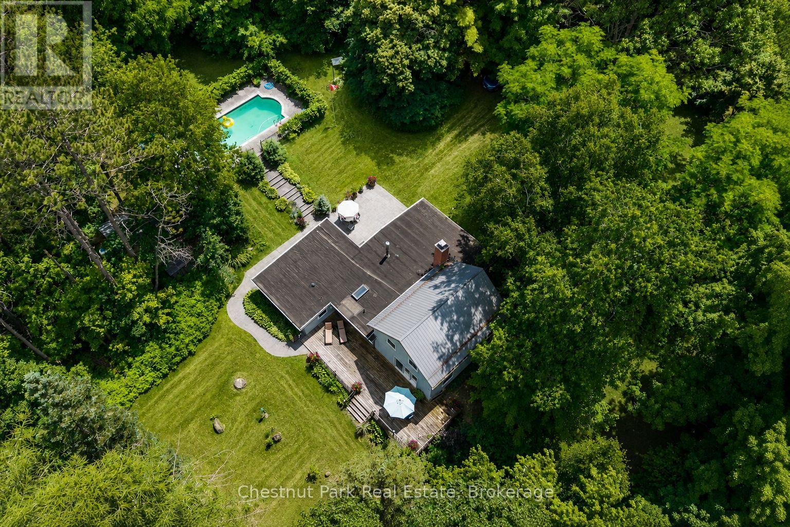 838151 4th Line E Property Photo 1