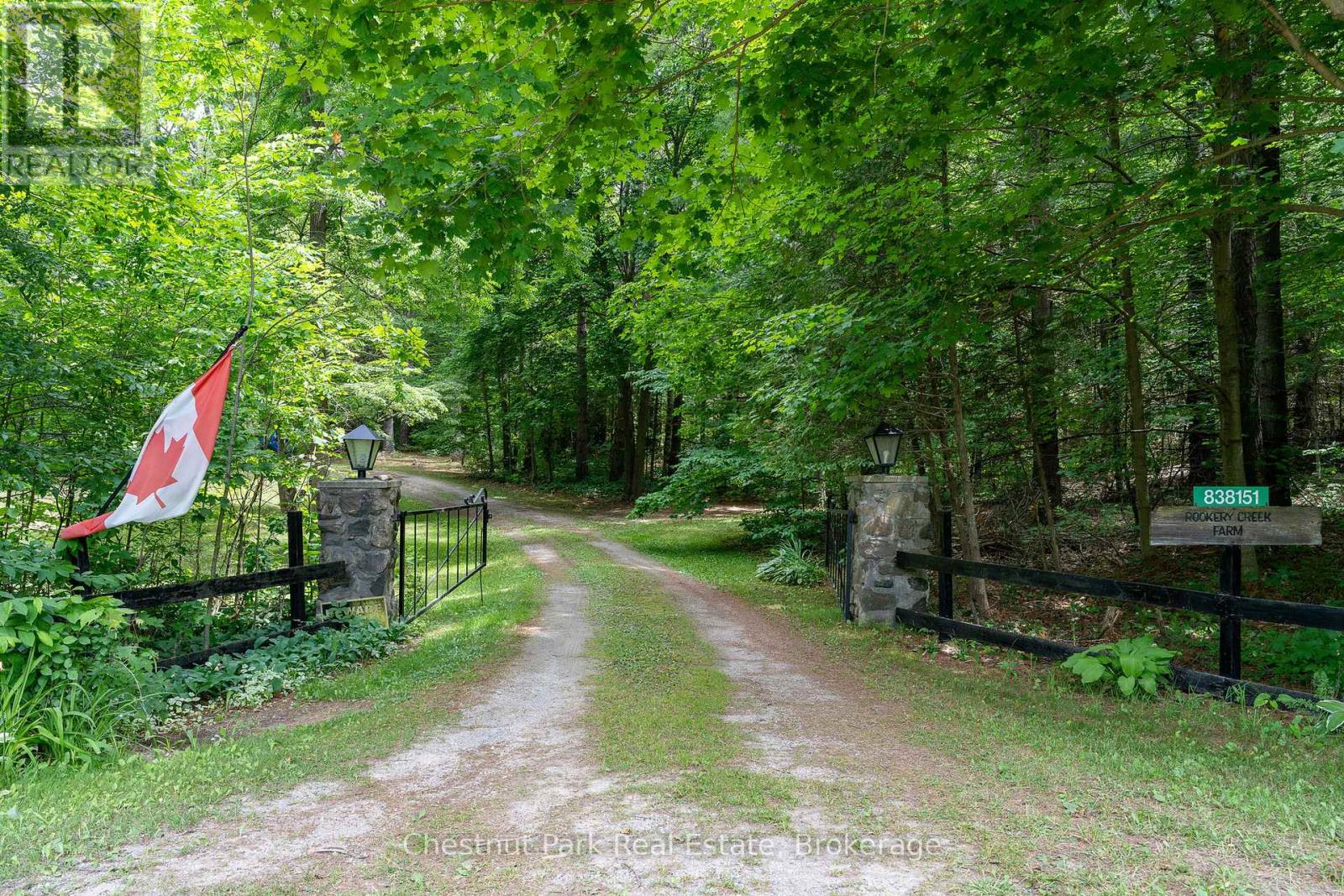 838151 4th Line E Property Photo 3