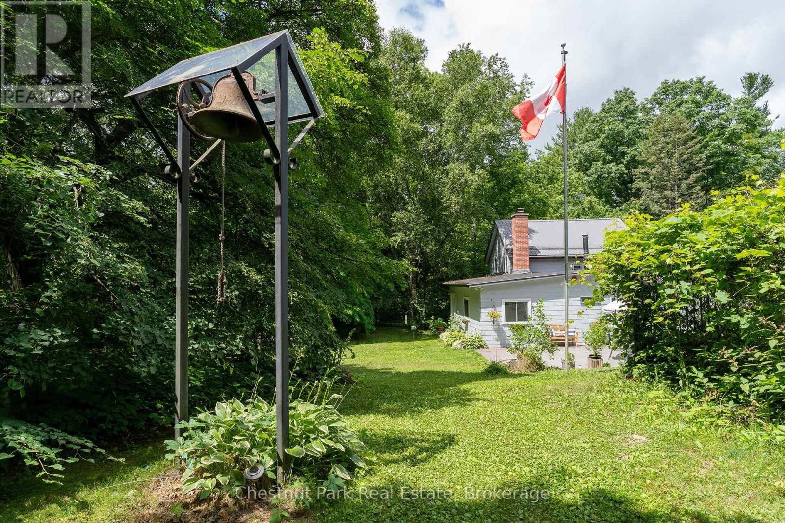 838151 4th Line E Property Photo 8