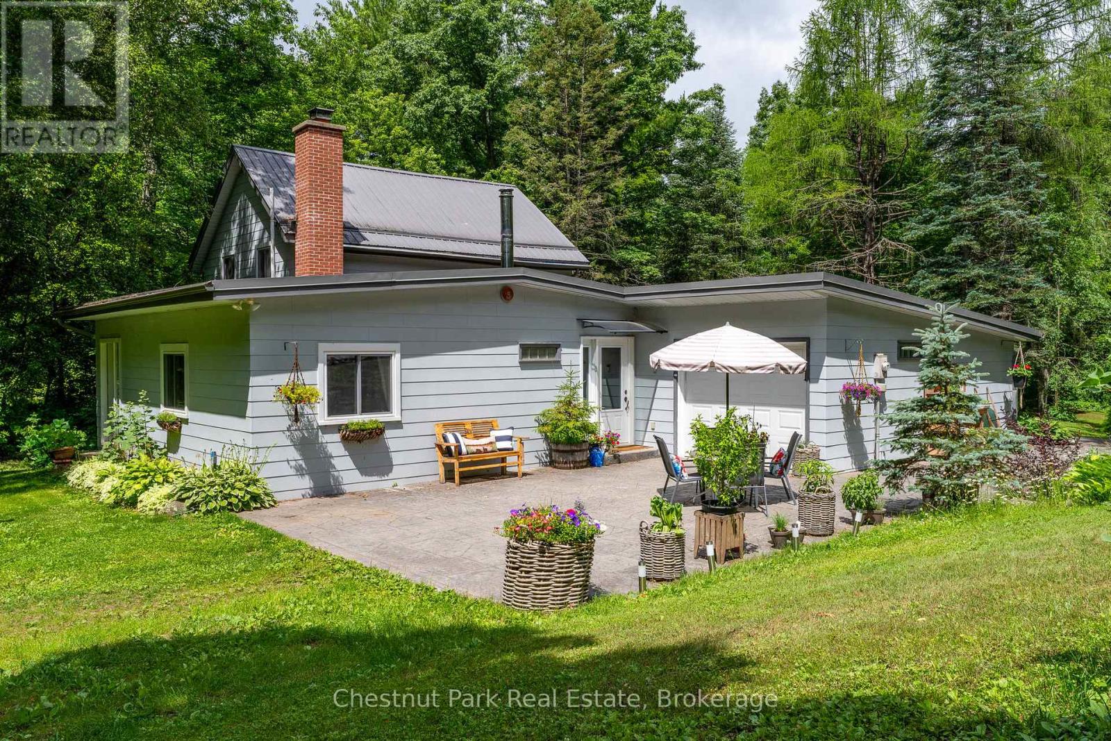 838151 4th Line E Property Photo 9
