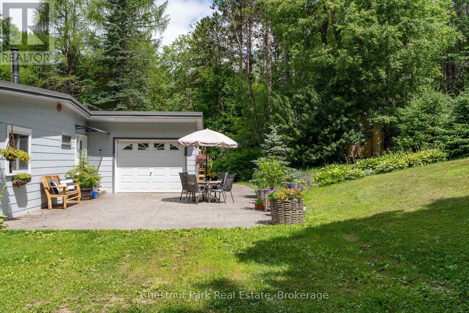 838151 4th Line E Property Photo 10
