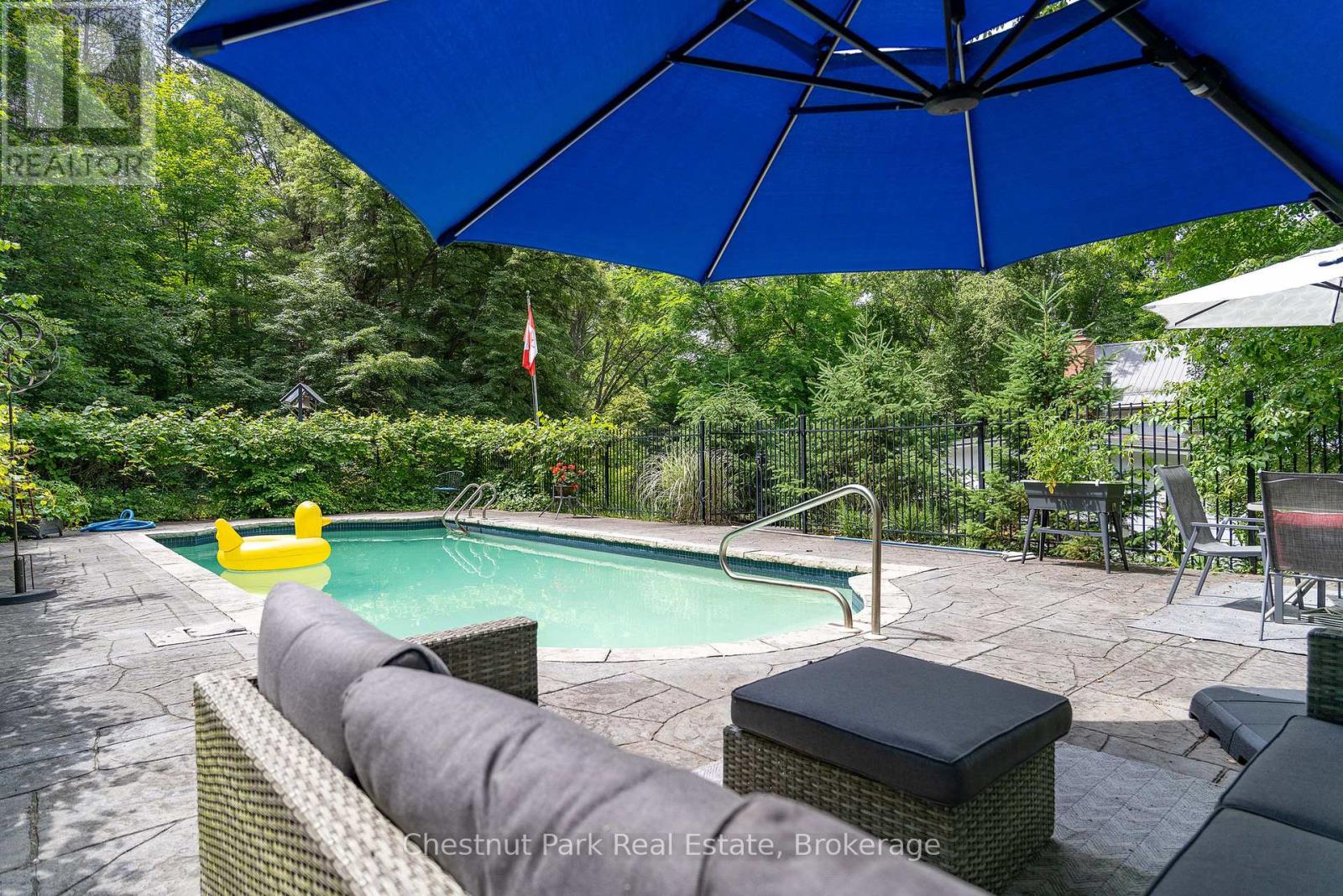 838151 4th Line E Property Photo 18