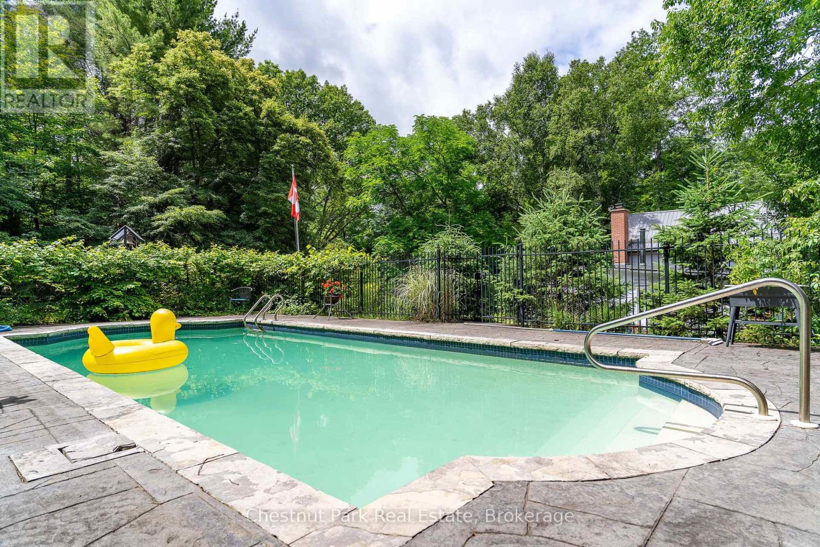 838151 4th Line E Property Photo 19