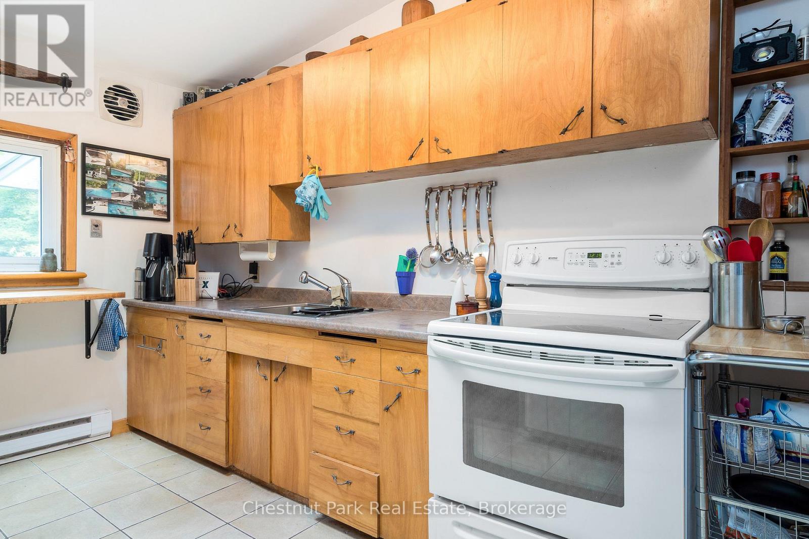 838151 4th Line E Property Photo 28
