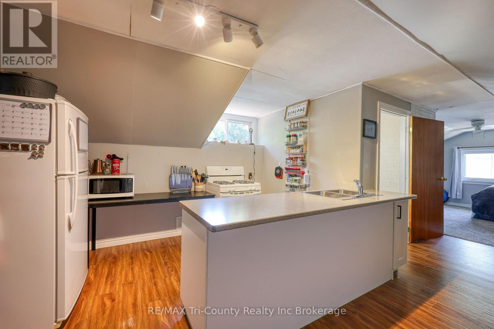 16 Delevan Crescent Property Photo 24