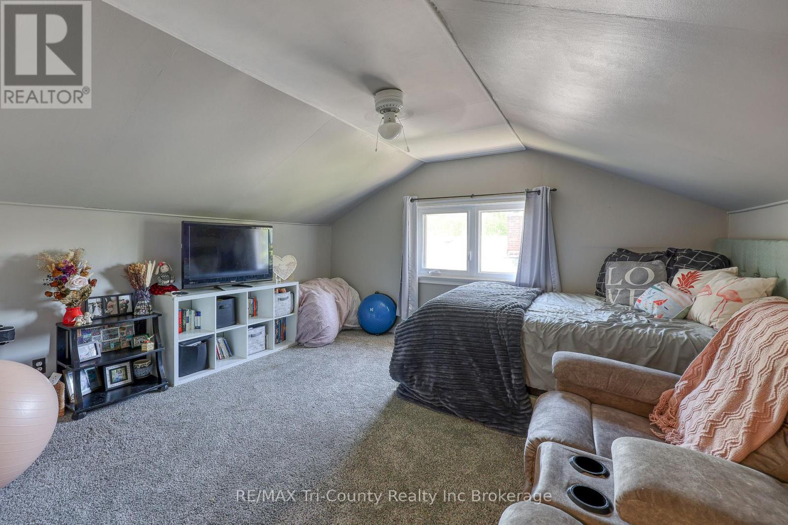 16 Delevan Crescent Property Photo 25