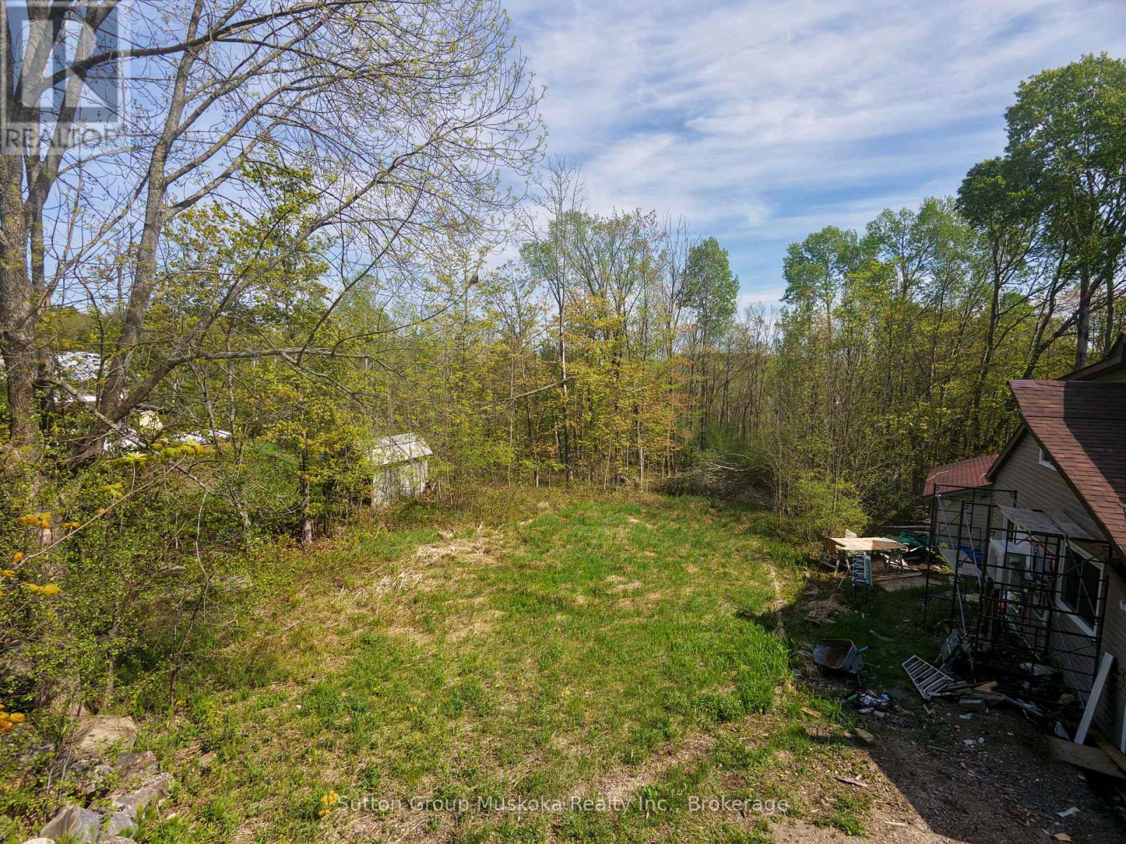 359 Town Line Road W Property Photo 3
