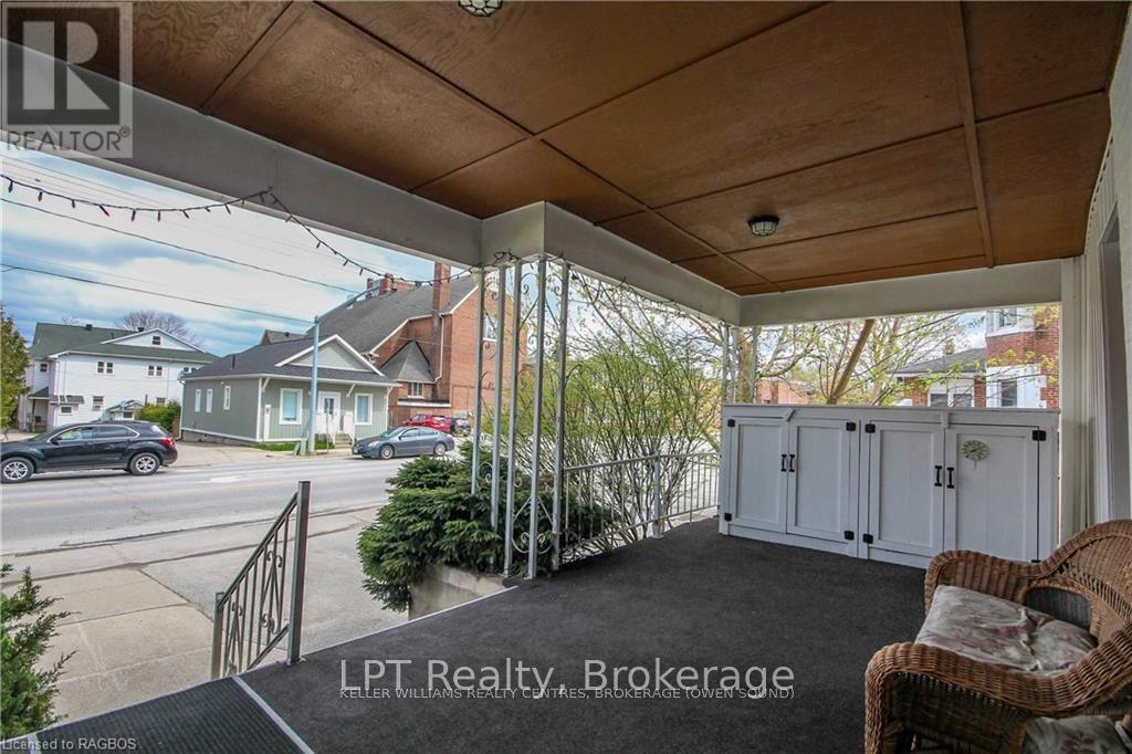 900 2nd Avenue W Property Photo 8