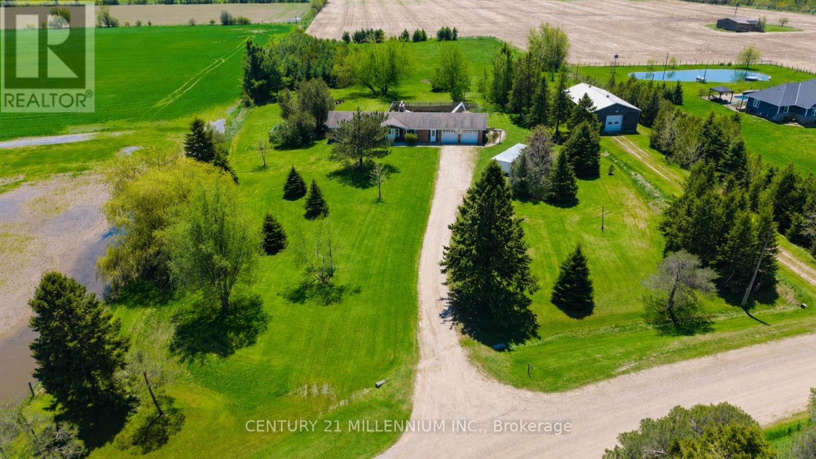 423344 25th Side Road Property Photo 1