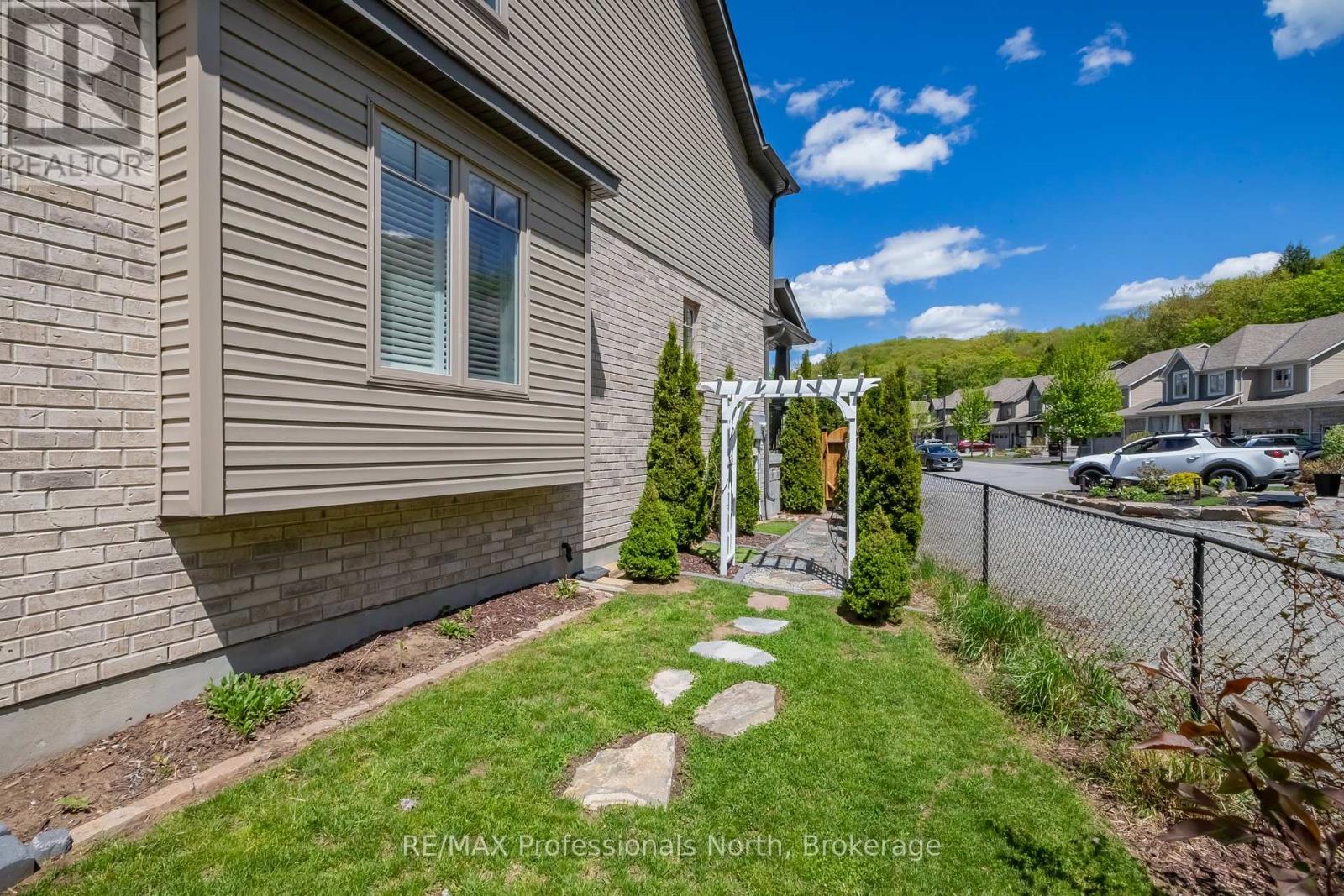36 Spalding Crescent Property Photo 14