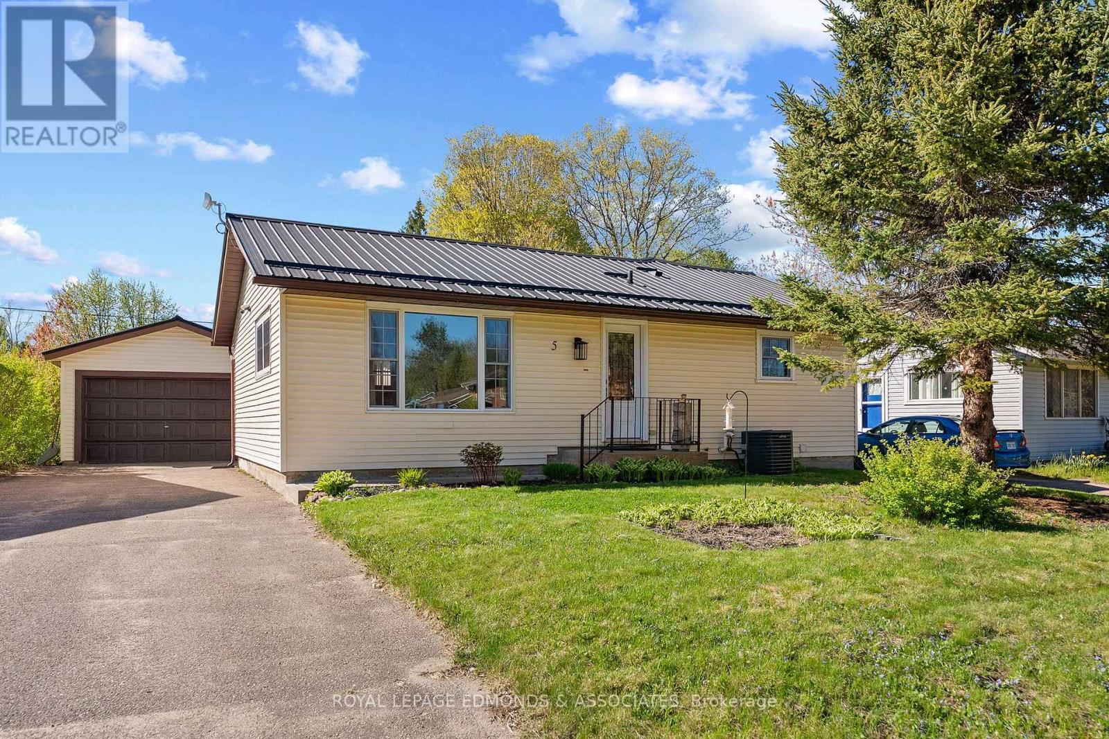 5 Lasalle Drive Property Photo 1