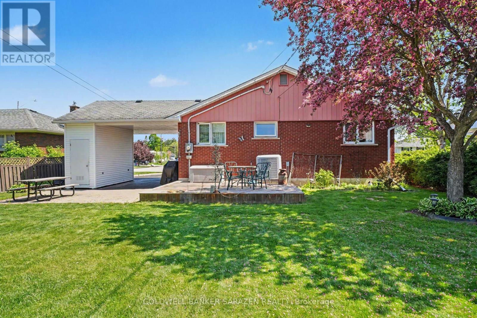 205 Airth Boulevard W Property Photo 3