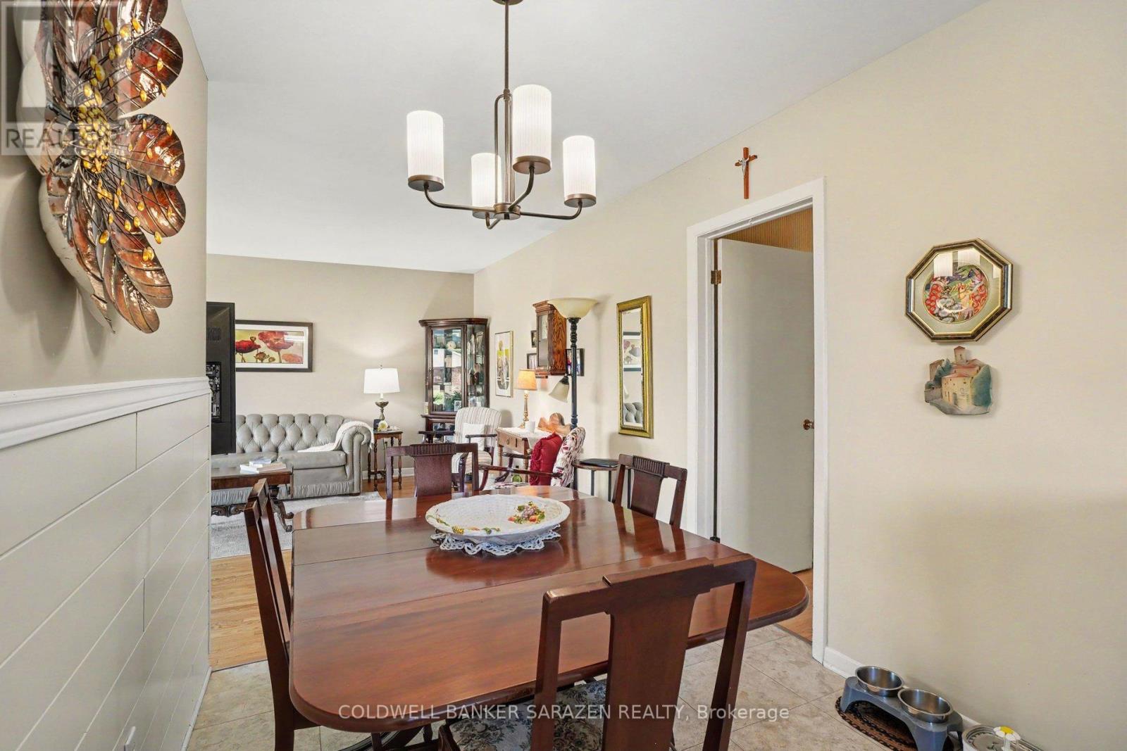 205 Airth Boulevard W Property Photo 8