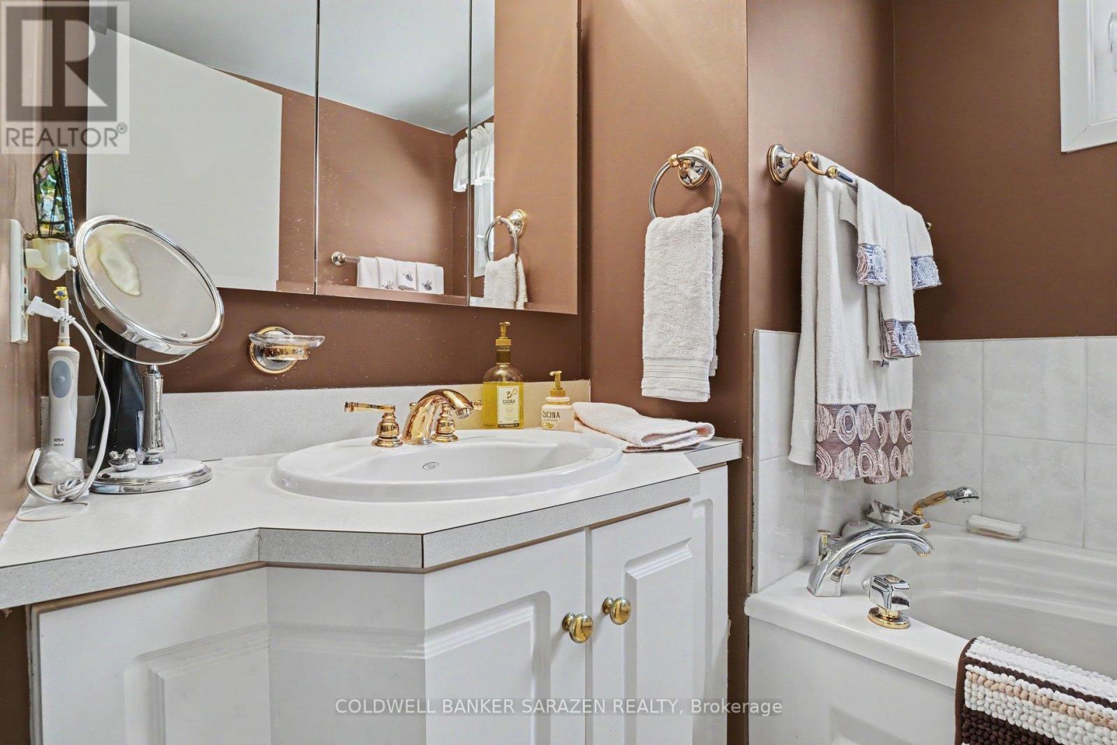 205 Airth Boulevard W Property Photo 12