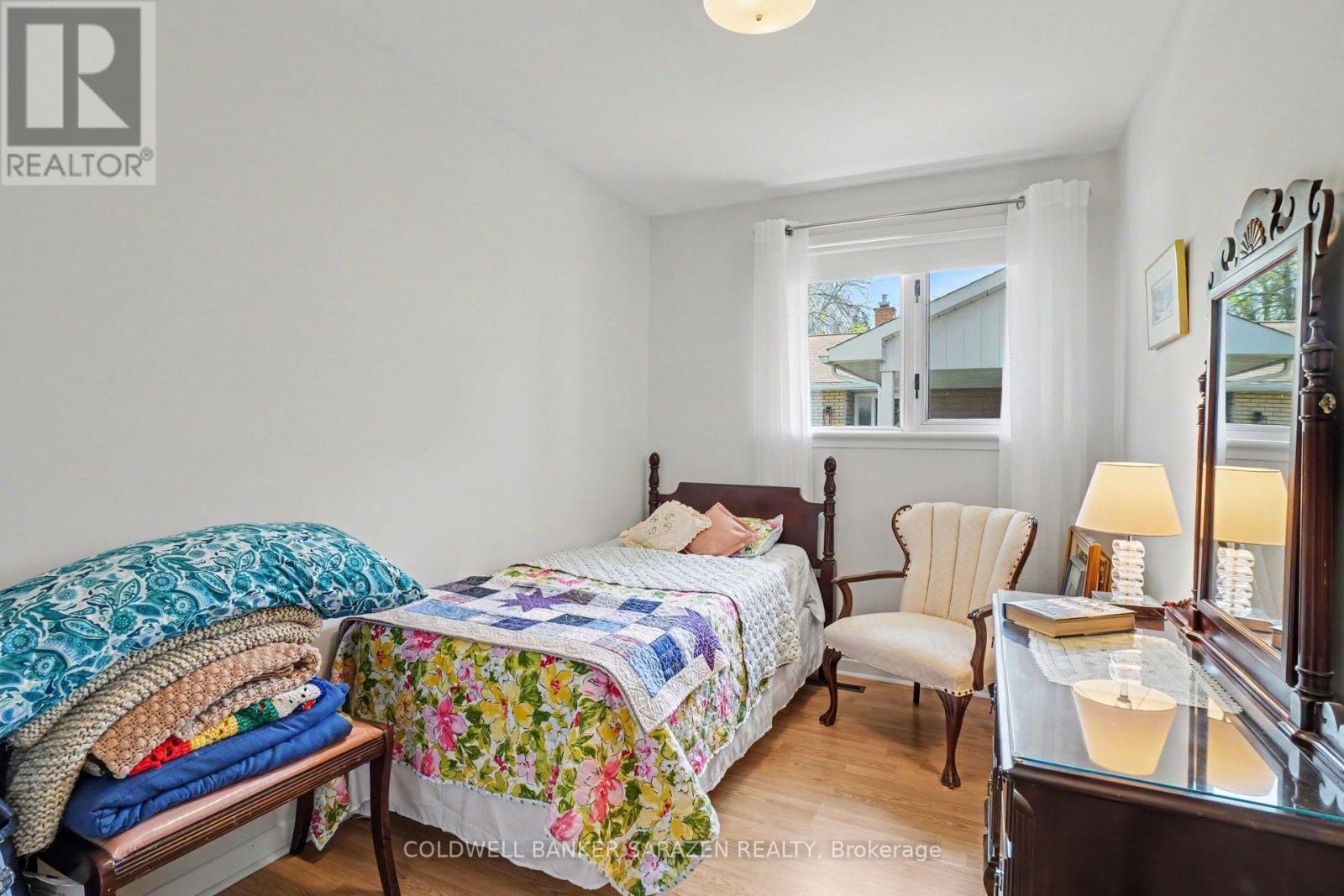205 Airth Boulevard W Property Photo 13
