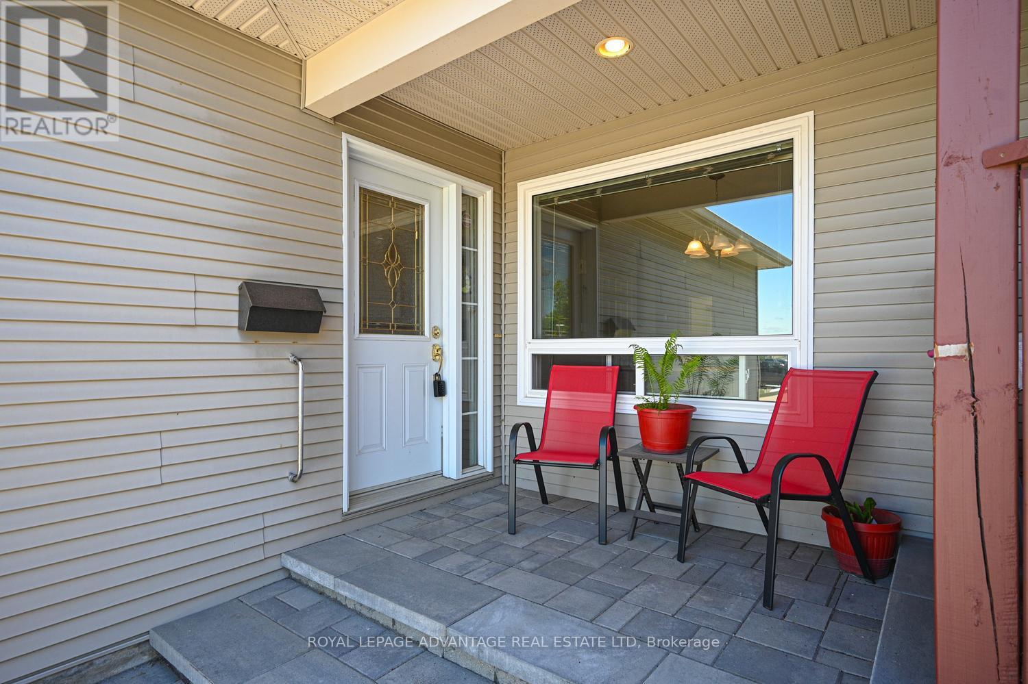 61 Van Horne Avenue Property Photo 4