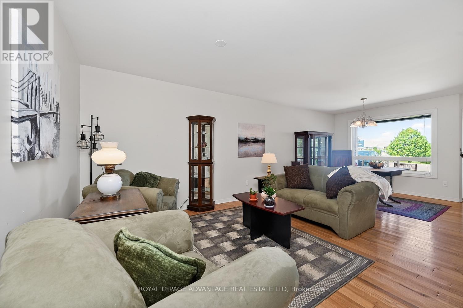 61 Van Horne Avenue Property Photo 5
