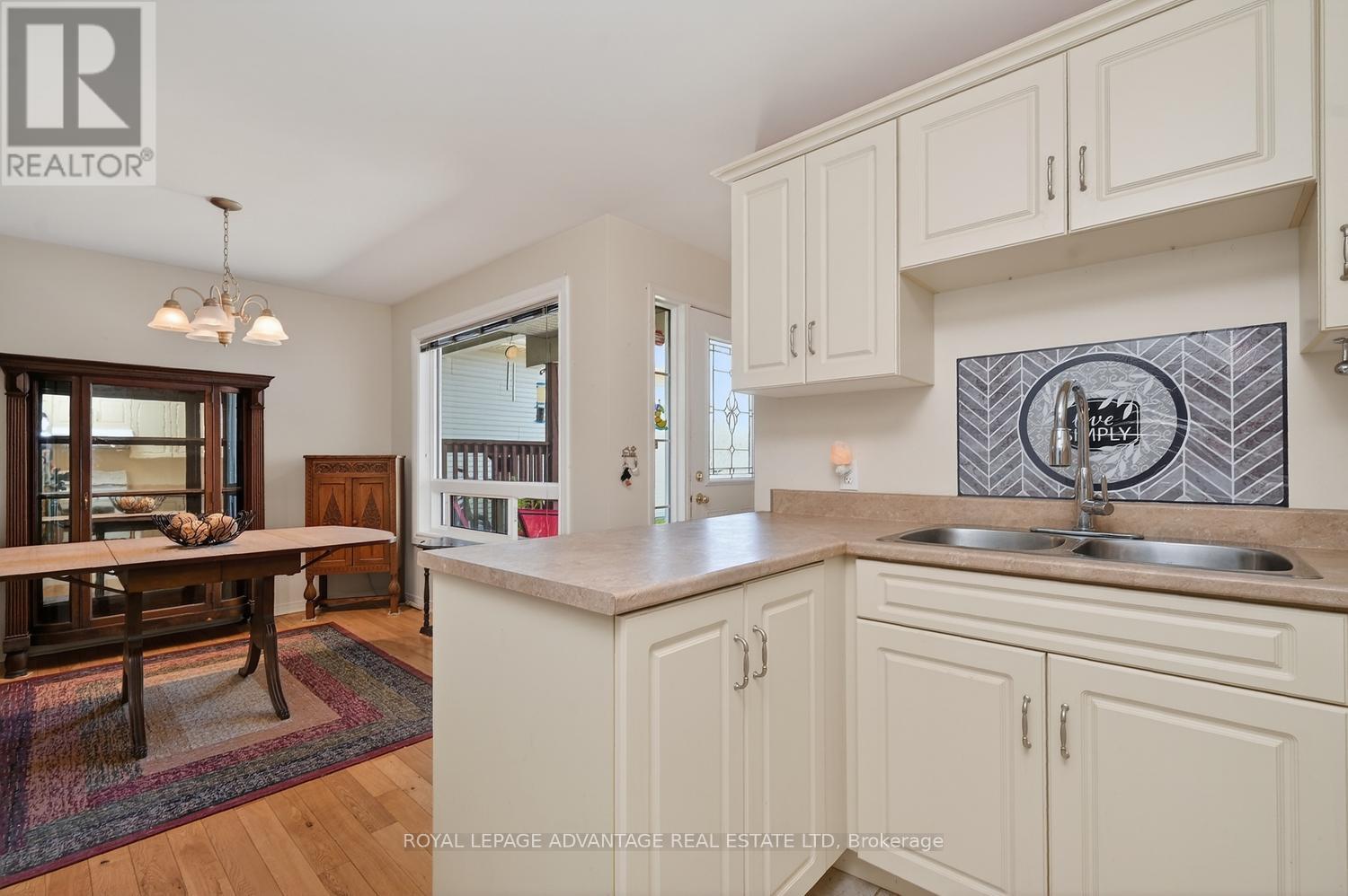 61 Van Horne Avenue Property Photo 13