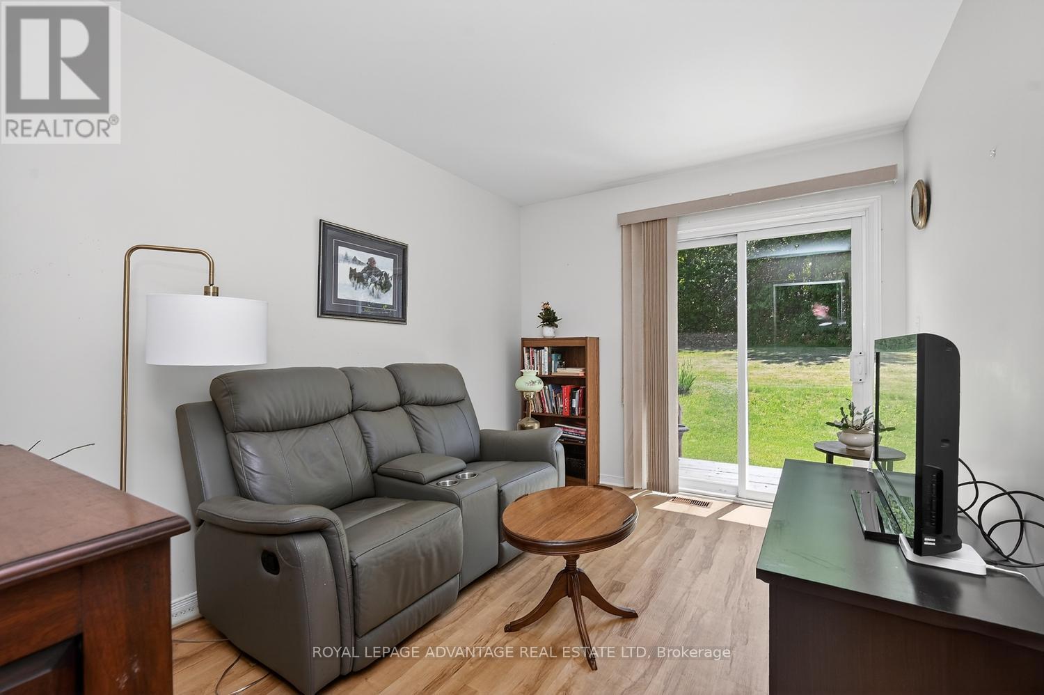 61 Van Horne Avenue Property Photo 23