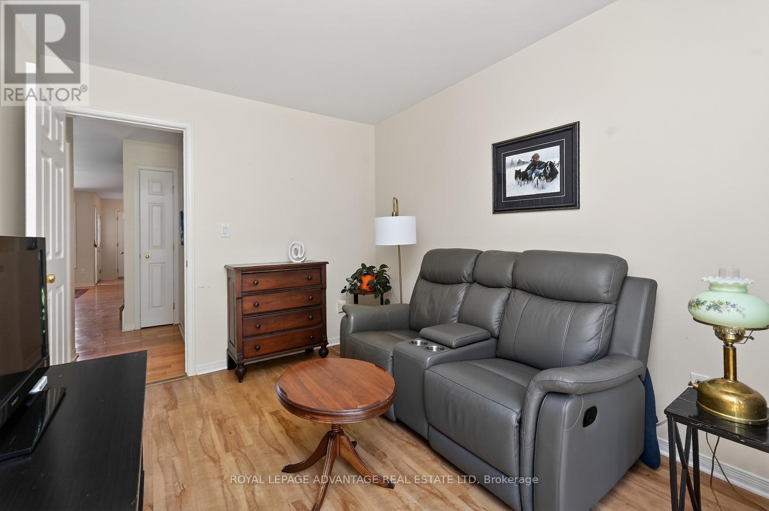 61 Van Horne Avenue Property Photo 24