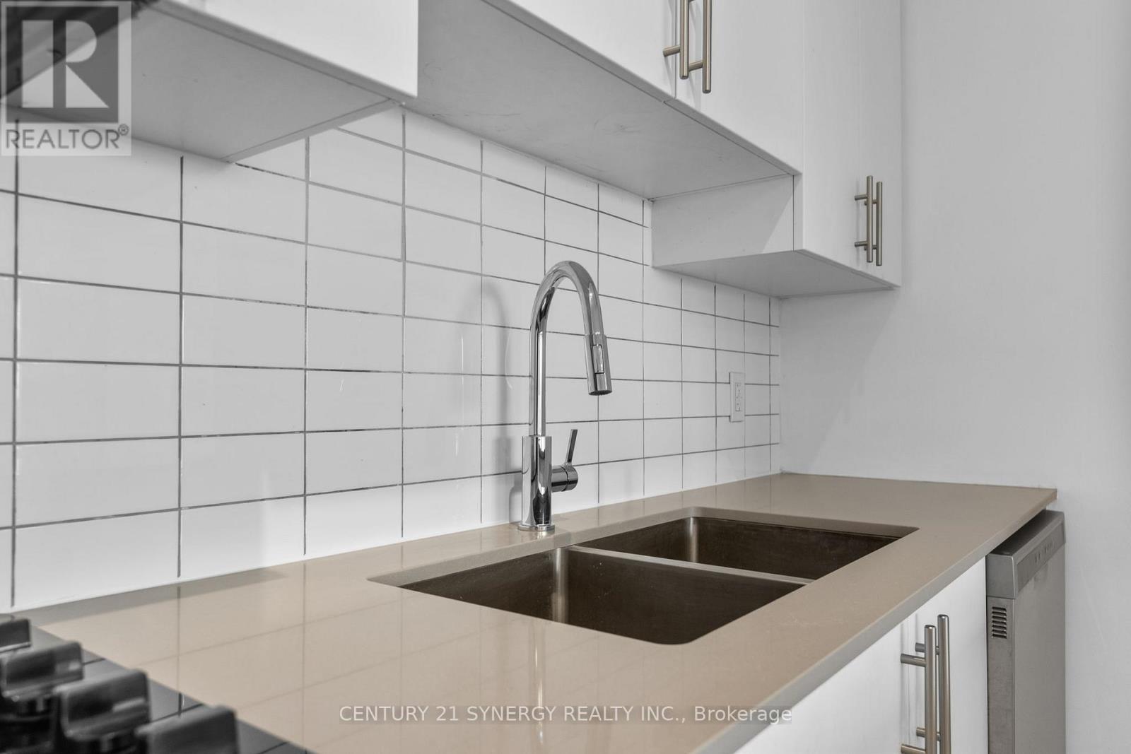 506 - 805 Carling Avenue Property Photo 14