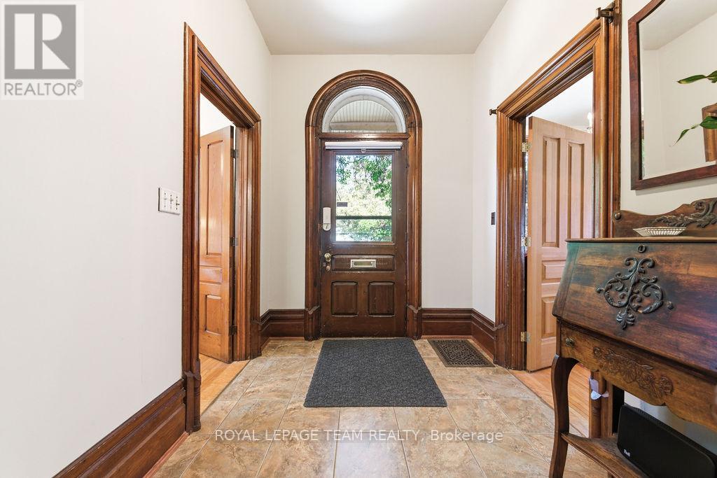 241 John Street N Property Photo 6