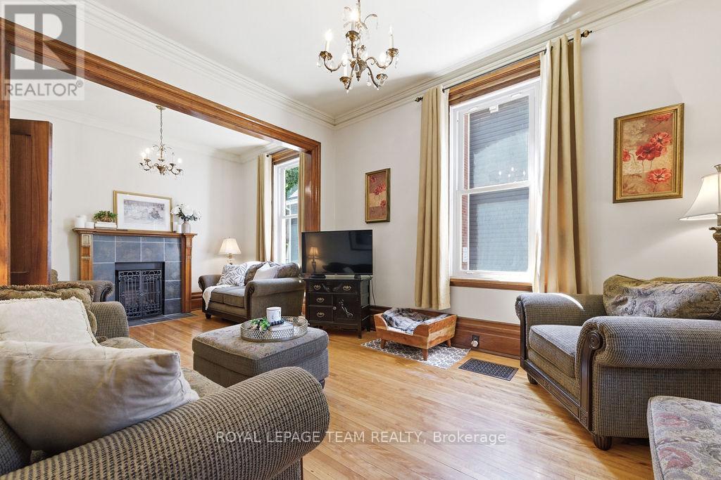 241 John Street N Property Photo 9