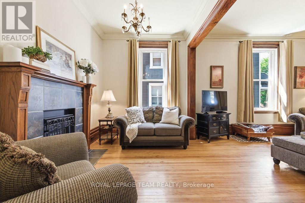 241 John Street N Property Photo 11