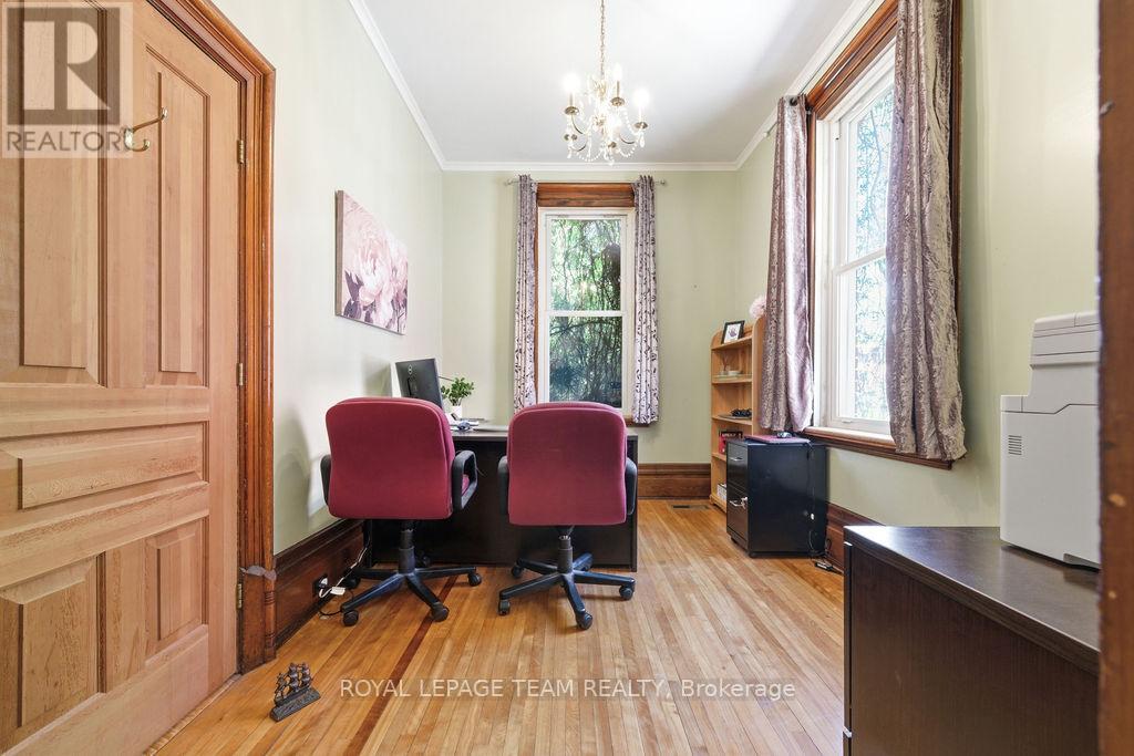 241 John Street N Property Photo 12