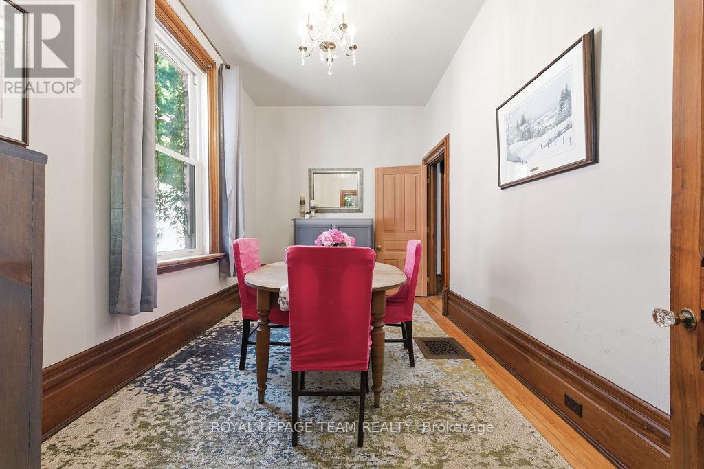 241 John Street N Property Photo 14