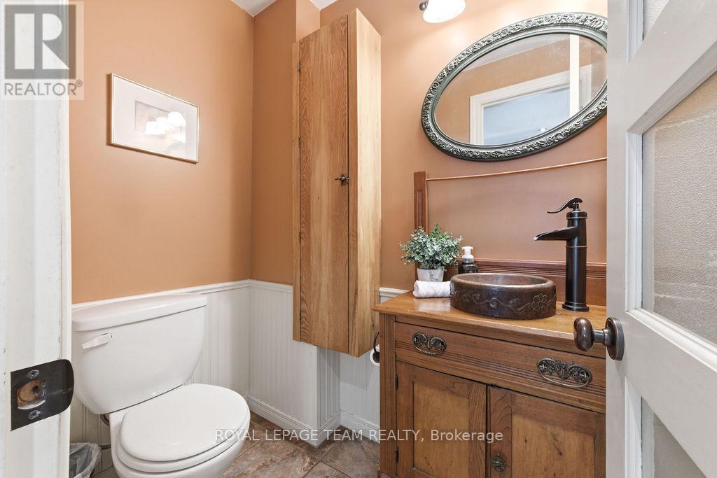 241 John Street N Property Photo 16