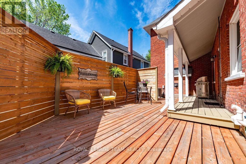 241 John Street N Property Photo 19