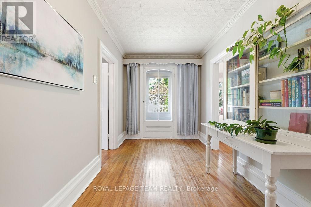 241 John Street N Property Photo 23