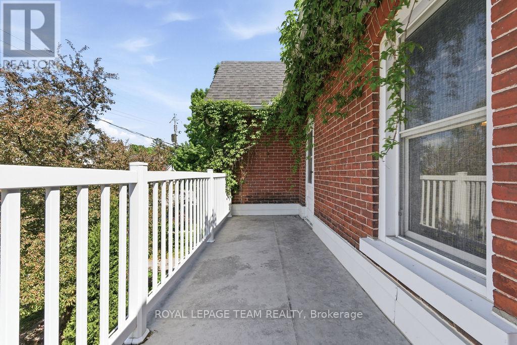 241 John Street N Property Photo 24