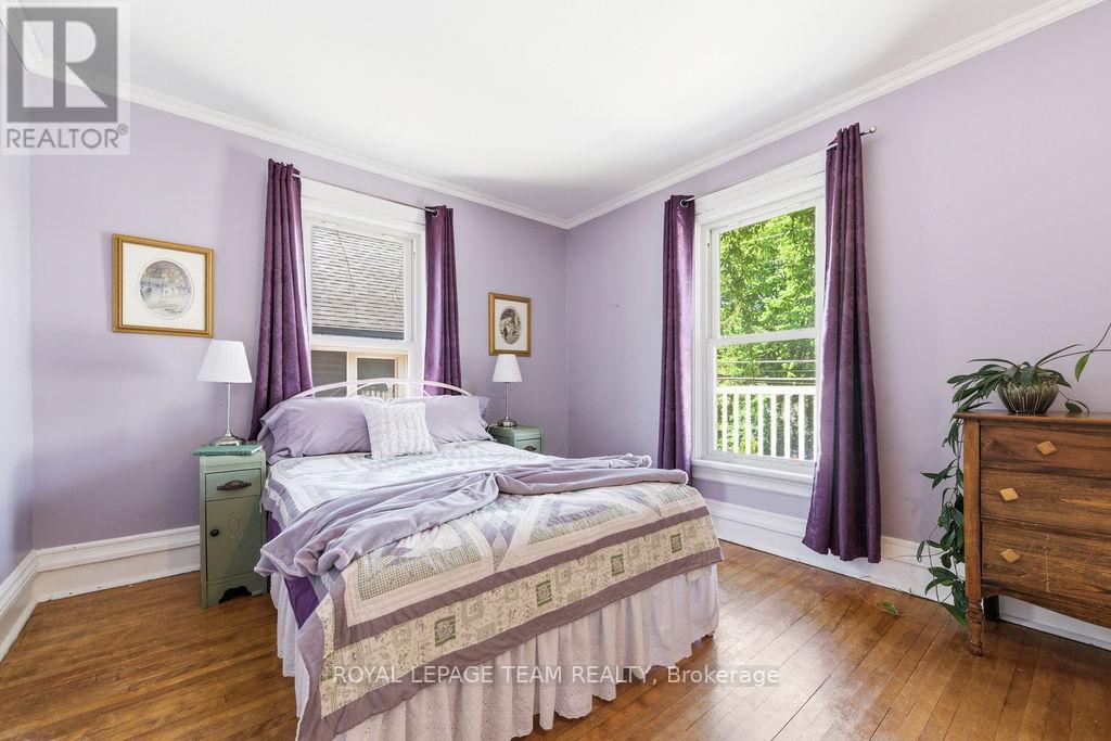 241 John Street N Property Photo 25