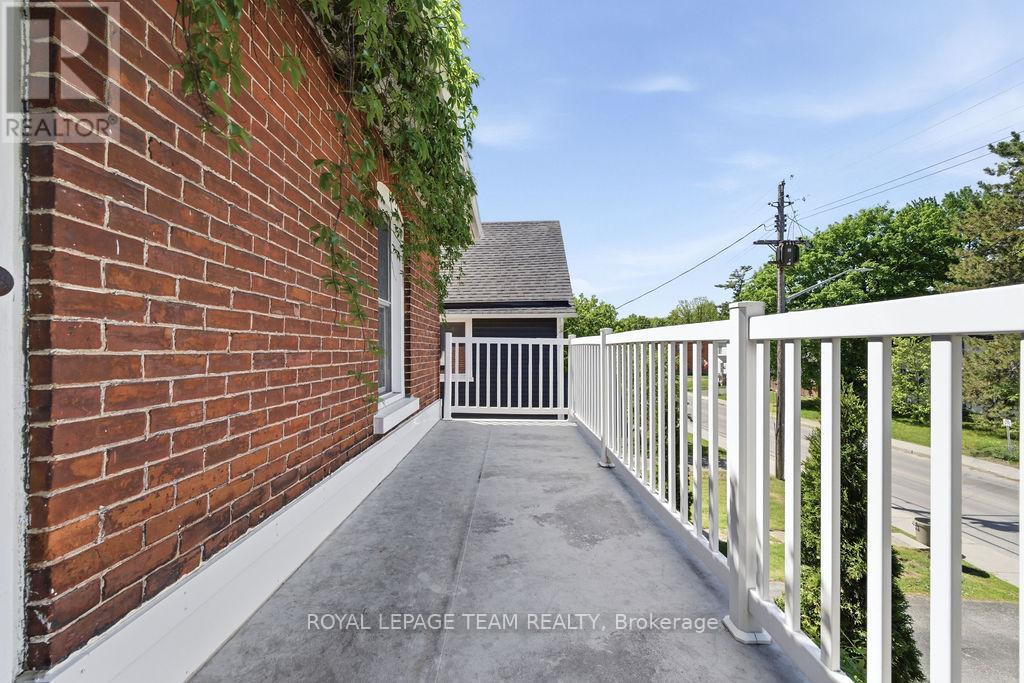 241 John Street N Property Photo 26